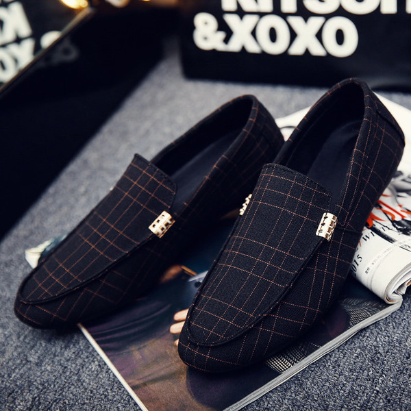 ÚJ férfi kockás mokaszinok két színben