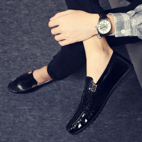 Mocasini eleganti pentru bărbați în negru și roșu