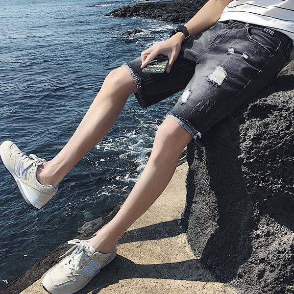 Lezser férfi rövidnadrág szakadt motívumokkal