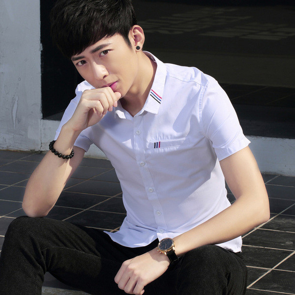 Modern férfi ing fekete-fehér hímzéssel