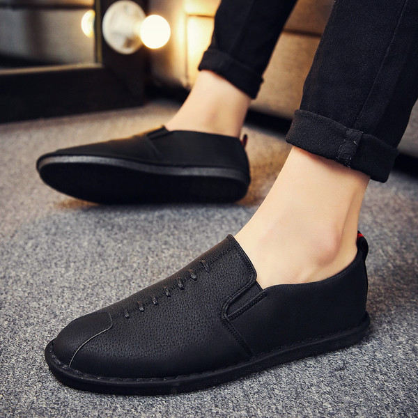 Mocasini pentru bărbați din piele ecologică în negru și roșu