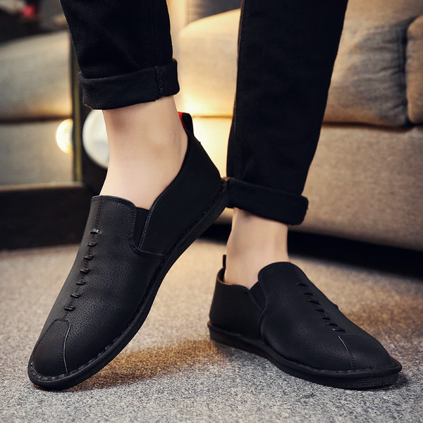 Mocasini pentru bărbați din piele ecologică în negru și roșu