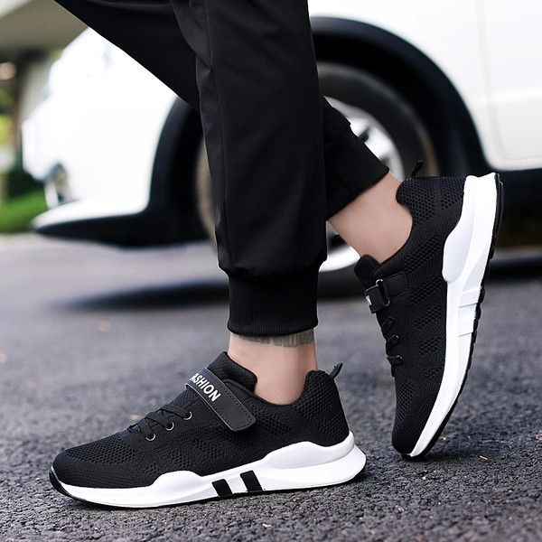 Adidași sport pentru bărbați de culoare neagră și talpă albă