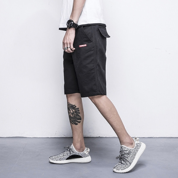 Sport-alkalmi férfi rövidnadrág zsebekkel, három színben