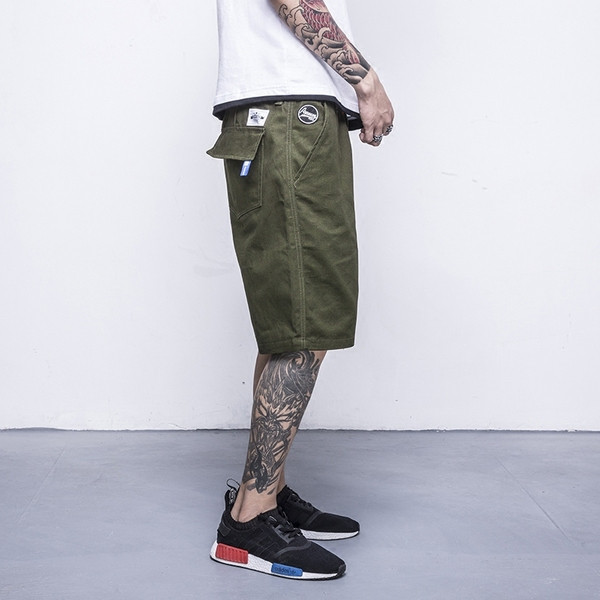 Sport-alkalmi férfi rövidnadrág zsebekkel, három színben