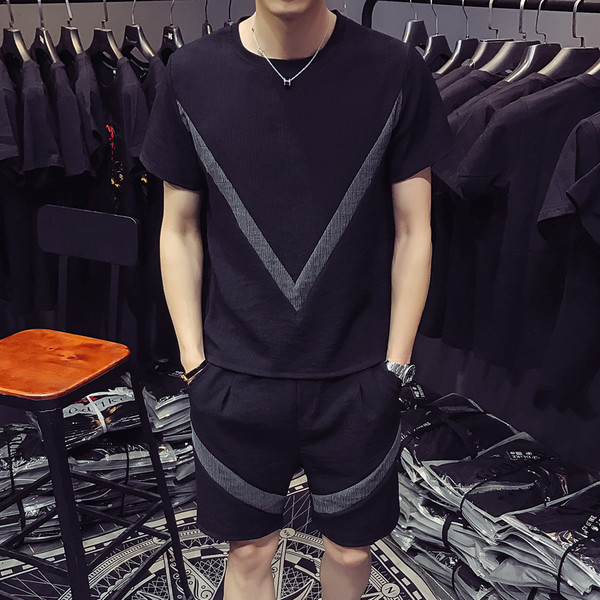 Set casual pentru bărbați care include un tricou și pantaloni scurți în două modele