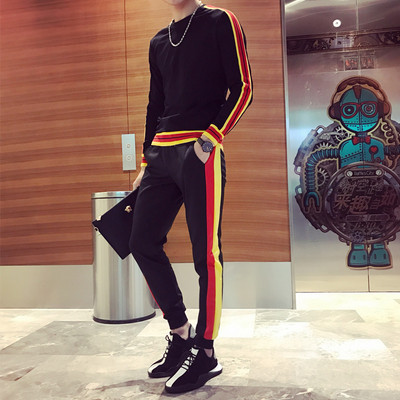 Sportos férfi szett színes szegéllyel két modellben