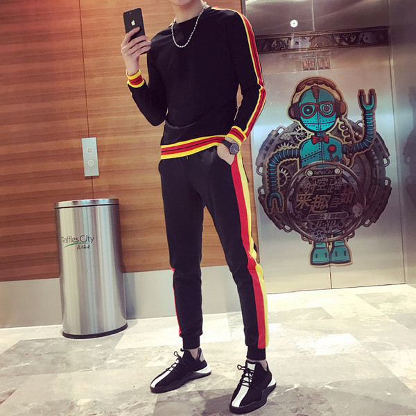 Sportos férfi szett színes szegéllyel két modellben