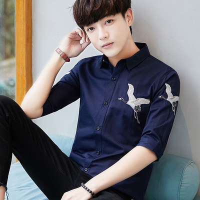 Cămașă stilată pentru bărbați cu mâneci 3/4 și broderie în două culori