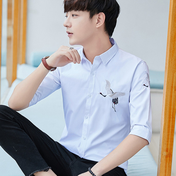 Cămașă stilată pentru bărbați cu mâneci 3/4 și broderie în două culori