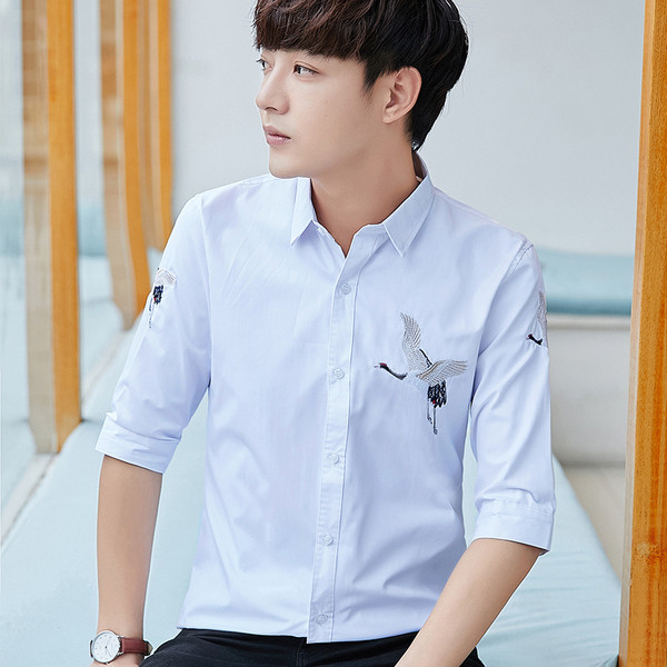 Cămașă stilată pentru bărbați cu mâneci 3/4 și broderie în două culori