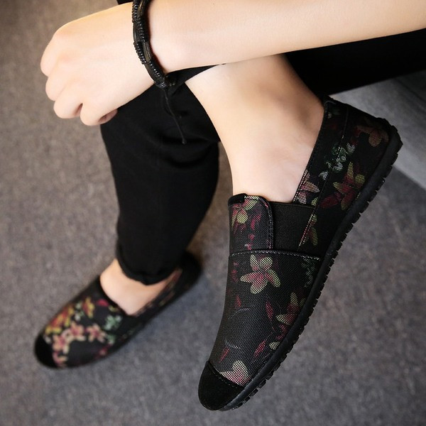 Mocasini barbatesti cu motive florale - trei modele