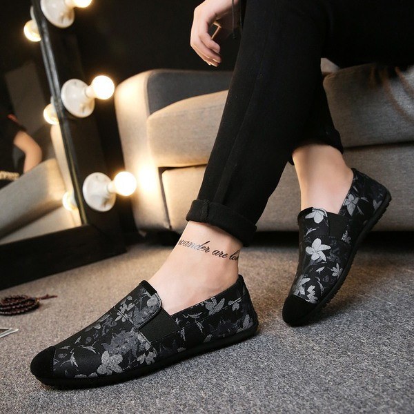 Mocasini barbatesti cu motive florale - trei modele