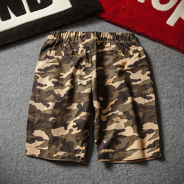 Alkalmi férfi rövidnadrág terepszínű mintával, két színben