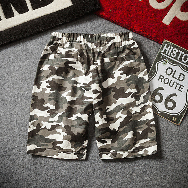 Alkalmi férfi rövidnadrág terepszínű mintával, két színben