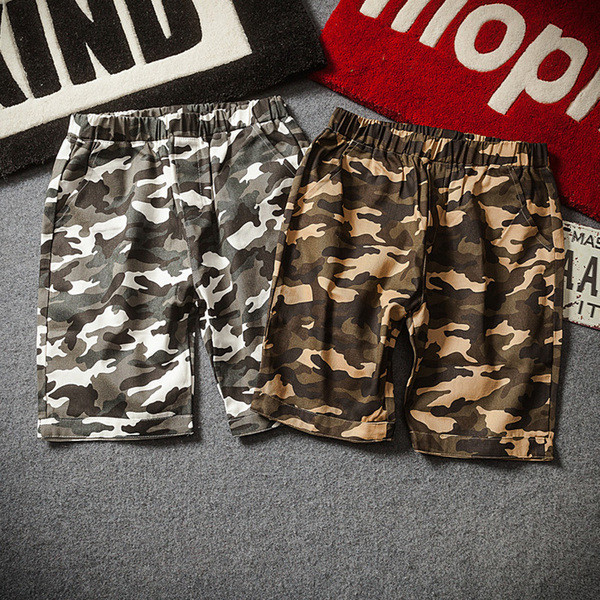 Alkalmi férfi rövidnadrág terepszínű mintával, két színben