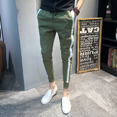 Pantaloni casual pentru bărbați cu margini laterale în verde și negru