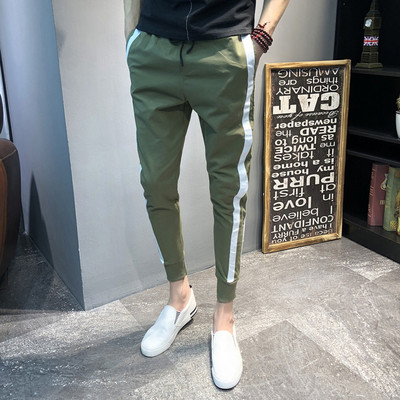 Pantaloni casual pentru bărbați cu margini laterale în verde și negru