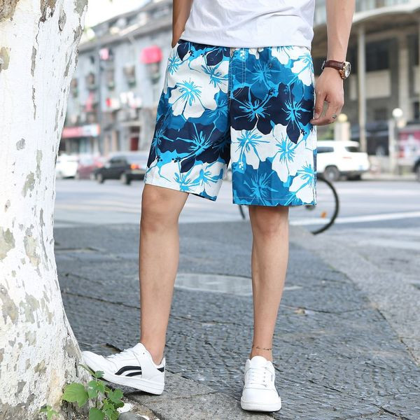 Pantaloni scurți moderni pentru bărbați cu model floral