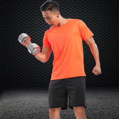 Férfi kétrészes sport szett, amely egy pólót és rövidnadrágot tartalmaz, több színben