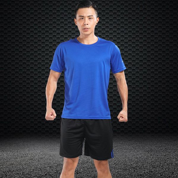 Férfi kétrészes sport szett, amely egy pólót és rövidnadrágot tartalmaz, több színben