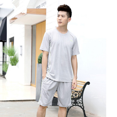 Спортно-ежедневен мъжки комплект включващ тениска и къси панталони в няколко цвята