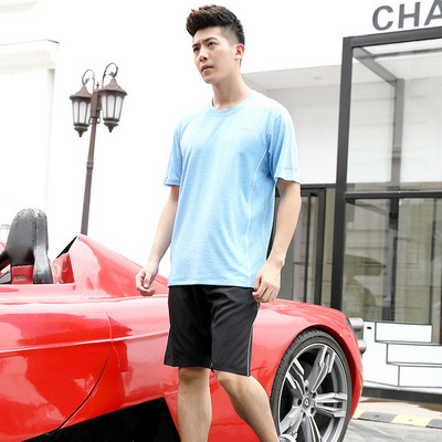 Спортно-ежедневен мъжки комплект включващ тениска и къси панталони в няколко цвята
