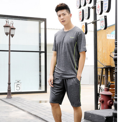 Спортно-ежедневен мъжки комплект включващ тениска и къси панталони в няколко цвята