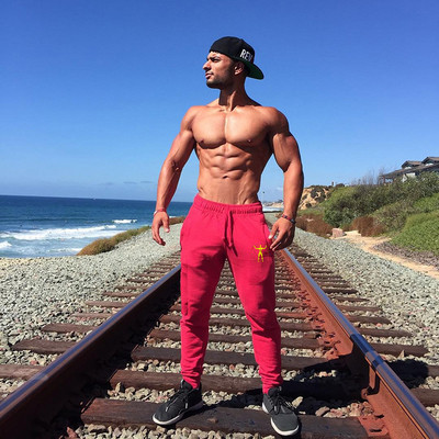 Lenjerie sport pentru bărbați cu aplicație în negru și roșu