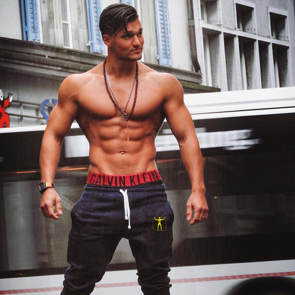 Lenjerie sport pentru bărbați cu aplicație în negru și roșu