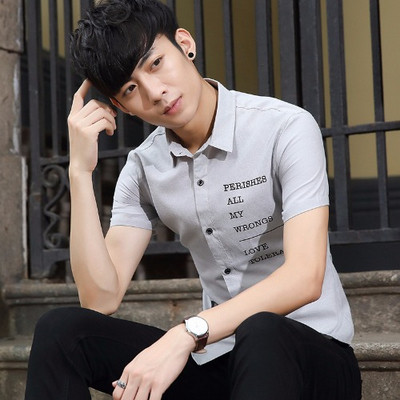 Feliratos és rátéttel ellátott férfi ing három színben