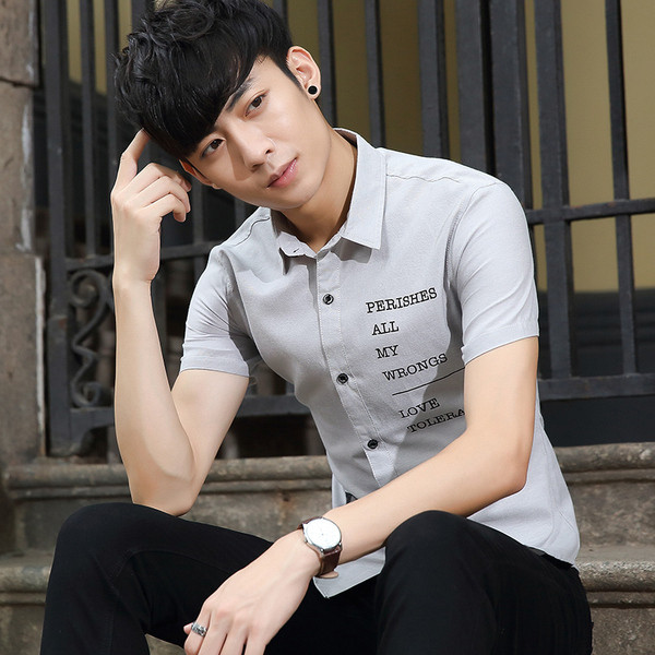 Feliratos és rátéttel ellátott férfi ing három színben