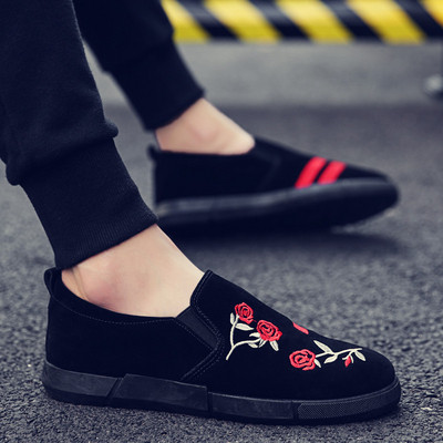 Alkalmi mokaszinok férfiaknak több színben hímzéssel