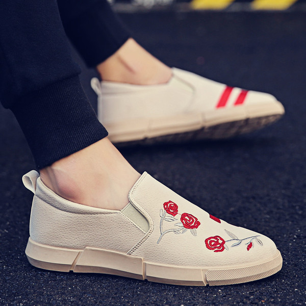 Alkalmi mokaszinok férfiaknak több színben hímzéssel