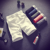 Pantaloni scurți pentru bărbați în mai multe culori cu margini colorate