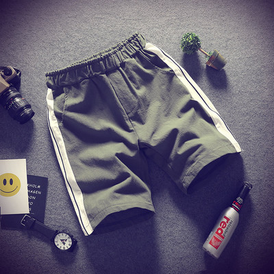 Pantaloni scurți pentru bărbați în mai multe culori cu margini colorate