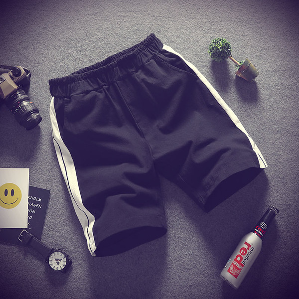 Pantaloni scurți pentru bărbați în mai multe culori cu margini colorate