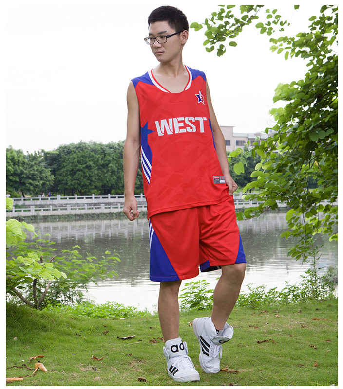 Αθλητικό σετ ανδρών που περιλαμβάνει jingle και σορτς σε κόκκινο και μπλε χρώμα