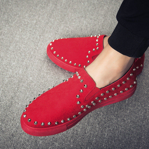 Mocasini stilați pentru bărbați cu decor metalic în negru și roșu