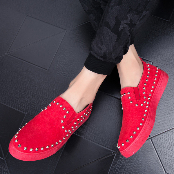 Mocasini stilați pentru bărbați cu decor metalic în negru și roșu