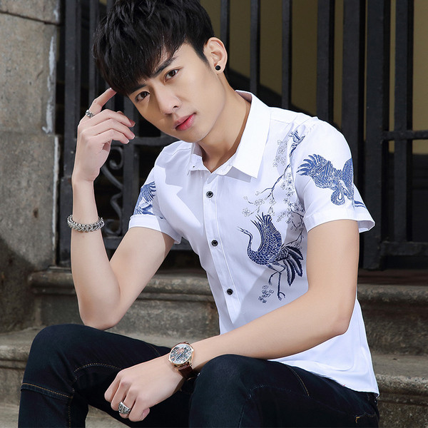 Cămașă de bărbați actuală cu aplicație în trei culori