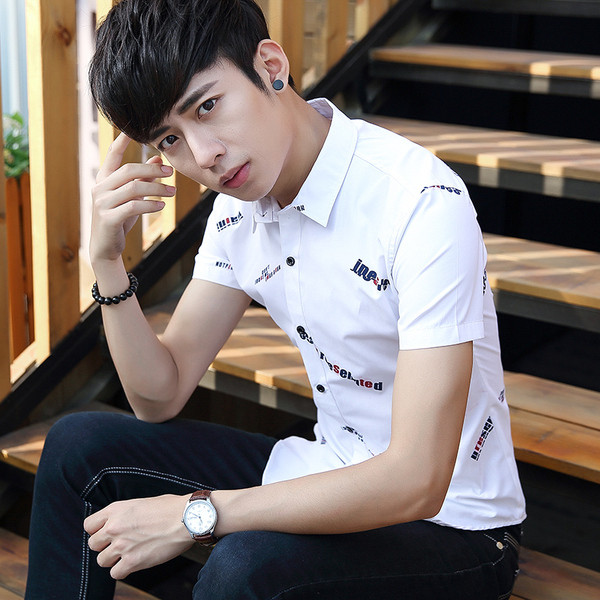 Cămașă stilată pentru bărbați, cu mâneci scurte și inscripții în două culori