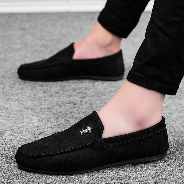 Modern mokaszin férfiaknak fém elemmel