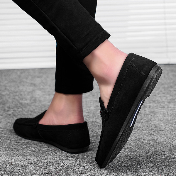 Modern mokaszin férfiaknak fém elemmel