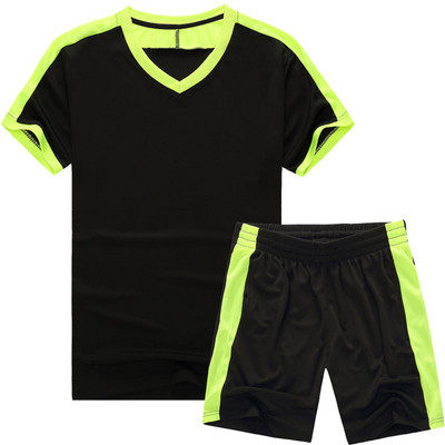 Set casual pentru bărbați care include un tricou cu decolteu în V și pantaloni scurți în mai multe culori