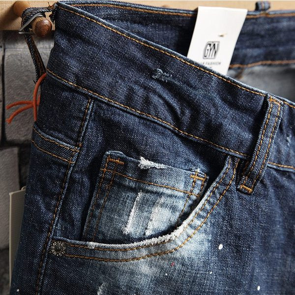 Blugi scurti eleganti pentru barbati cu motive rupte