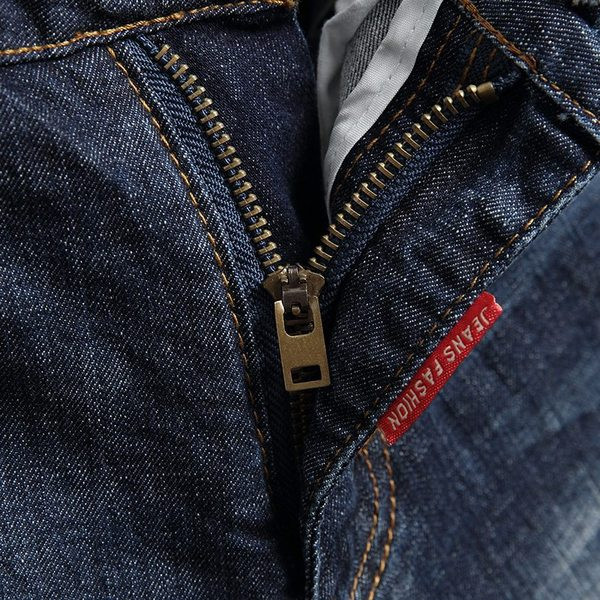 Blugi scurti eleganti pentru barbati cu motive rupte