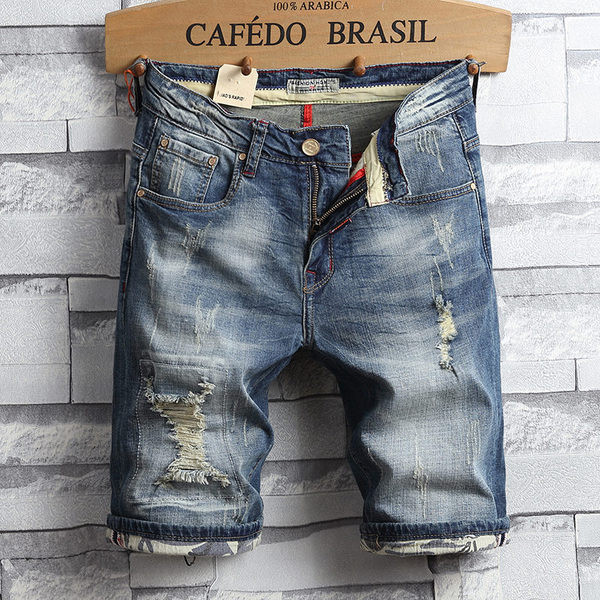 Lezser férfi rövid farmernadrág szakadt motívumokkal