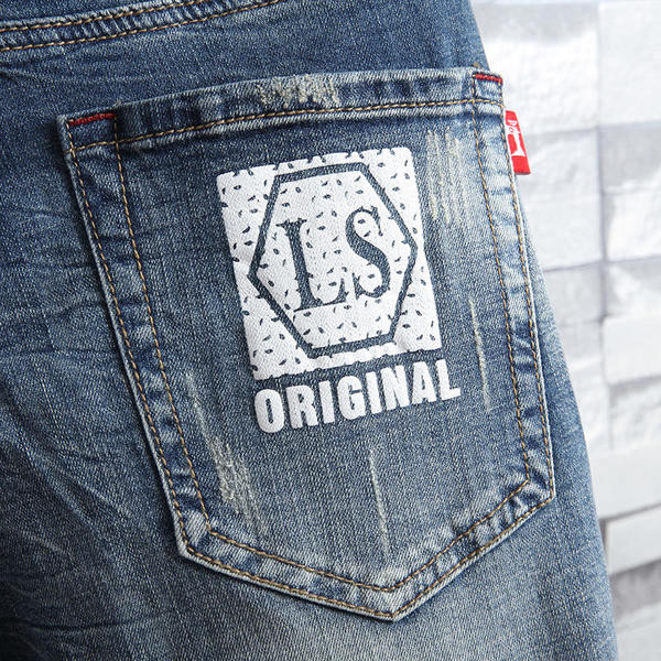 Lezser férfi rövid farmernadrág szakadt motívumokkal