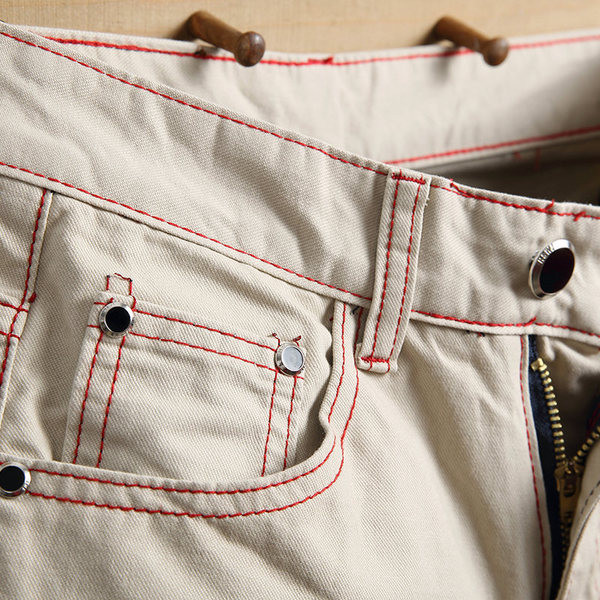 Divatos férfi rövidnadrág bézs rátéttel